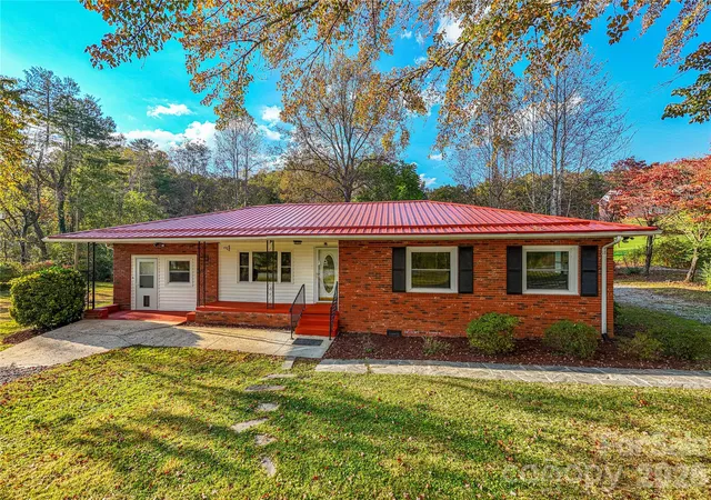 Photo 1 of Single family home for sale at 140 Catheys Crk Church Rd, Brevard, NC 28712 | MLS# 4435775 | Listing updated on 2026-10-20