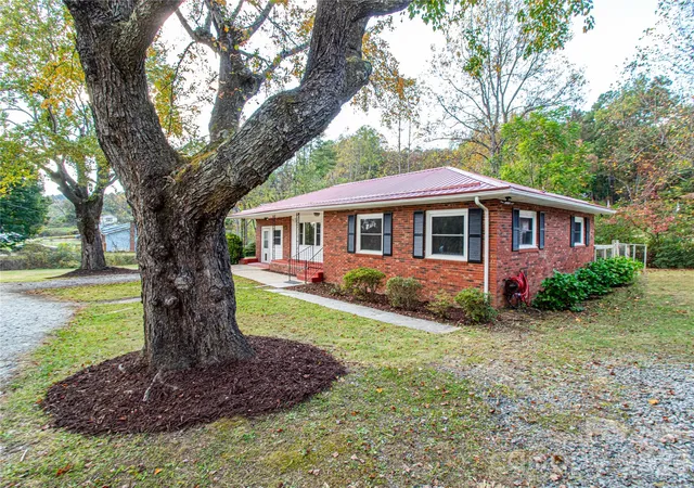 Photo 3 of Single family home for sale at 140 Catheys Crk Church Rd, Brevard, NC 28712 | MLS# 4435775 | Listing updated on 2026-10-20