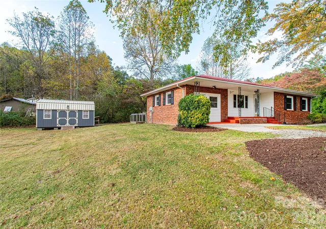 Photo 4 of Single family home for sale at 140 Catheys Crk Church Rd, Brevard, NC 28712 | MLS# 4435775 | Listing updated on 2026-10-20