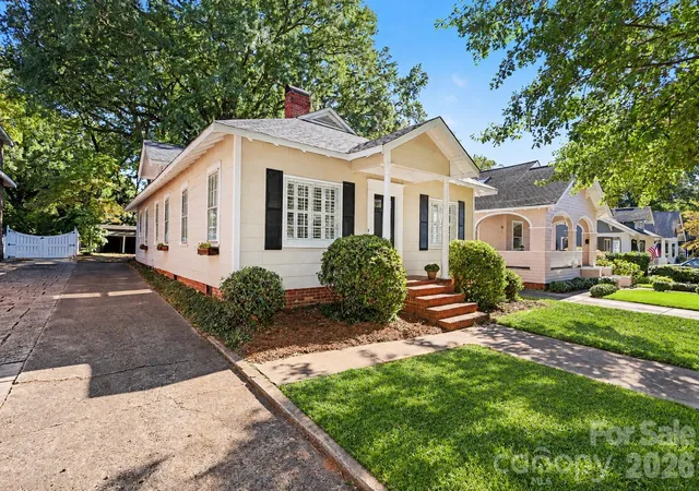 Photo 1 of Single family home for sale at 1933 Park Rd, Charlotte, NC 28203 | MLS# 4435798 | Listing updated on 2026-10-25