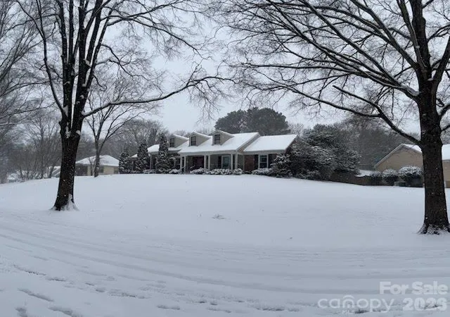 Photo 3 of Single family home for sale at 11720 Shandon Cir, Charlotte, NC 28226 | MLS# 4435809 | Listing updated on 2026-10-20