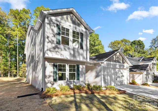 Photo 2 of Single family home for sale at 1707 Evans Dr, Lancaster, SC 29720 | MLS# 4435817 | Listing updated on 2026-10-26