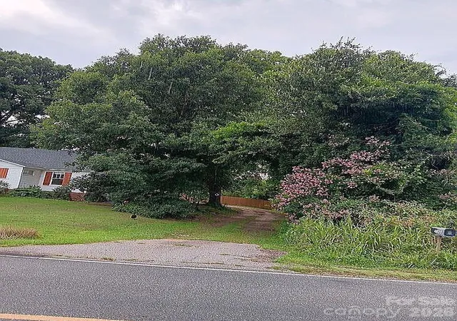 Photo 3 of Single family home for sale at 4831 Sulphur Springs Rd NE, Hickory, NC 28601 | MLS# 4435820 | Listing updated on 2026-10-19