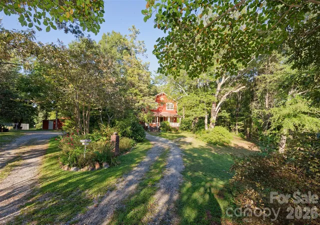 Photo 3 of Single family home for sale at 700 N Trade Ave, Landrum, SC 29356 | MLS# 4435821 | Listing updated on 2026-10-20