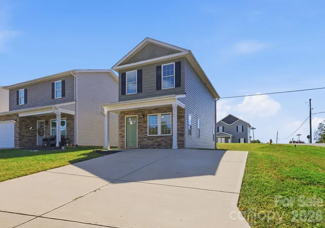 Photo 1 of Single family home for sale at 2509 Snow Crk Rd Ne, Hickory, NC 28601 | MLS# 4435854 | Listing updated on 2026-10-27