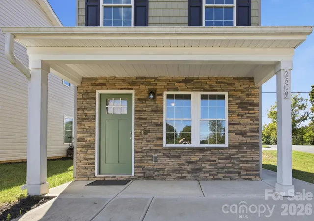Photo 2 of Single family home for sale at 2509 Snow Crk Rd Ne, Hickory, NC 28601 | MLS# 4435854 | Listing updated on 2026-10-27