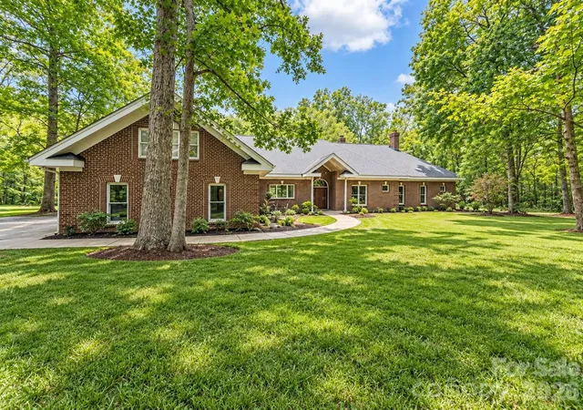 Photo 1 of Single family home for sale at 253 Highway 161 Rd, Clover, SC 29710 | MLS# 4435858 | Listing updated on 2026-10-23