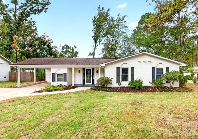 Photo 1 of Single family home for sale at 1422 Mcilroy Rd, Charlotte, NC 28212 | MLS# 4435865 | Listing updated on 2026-10-29