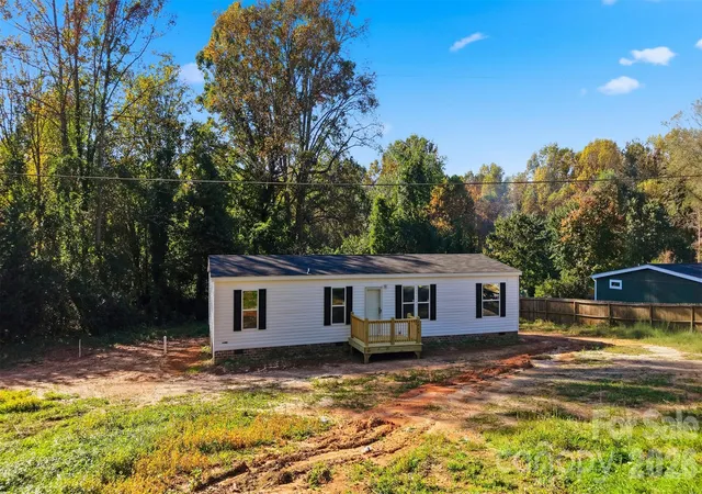 Photo 2 of Single family home for sale at 2485 Piney Rd, Morganton, NC 28655 | MLS# 4435883 | Listing updated on 2026-10-24