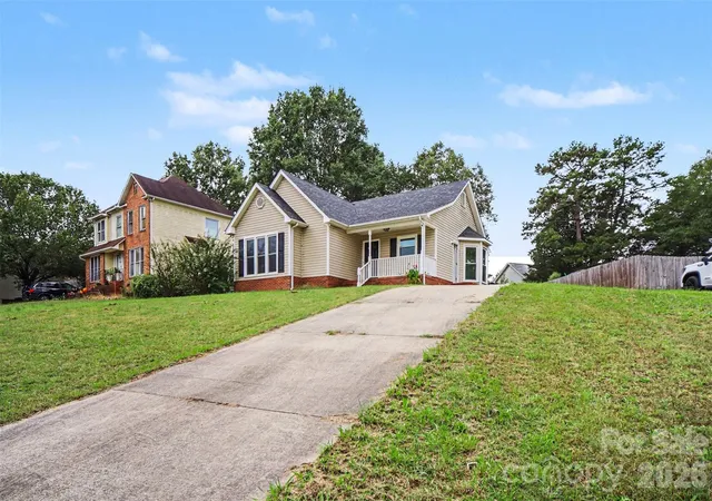 Photo 2 of Single family home for sale at 1646 Amanda Ln, Rock Hill, SC 29730 | MLS# 4435884 | Listing updated on 2026-10-20