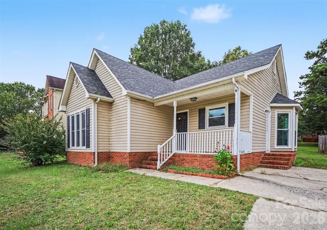 Photo 3 of Single family home for sale at 1646 Amanda Ln, Rock Hill, SC 29730 | MLS# 4435884 | Listing updated on 2026-10-20