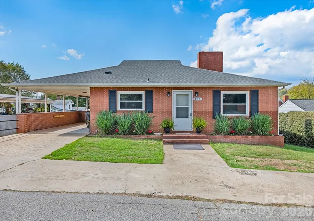 Photo 1 of Single family home for sale at 157 Mcclure St, Canton, NC 28716 | MLS# 4435887 | Listing updated on 2026-10-29