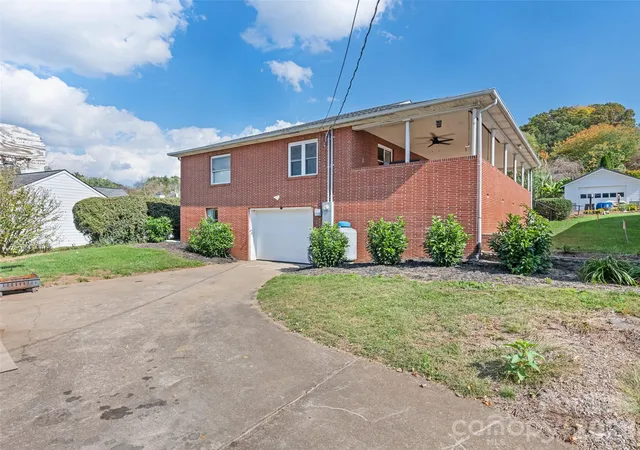 Photo 3 of Single family home for sale at 157 Mcclure St, Canton, NC 28716 | MLS# 4435887 | Listing updated on 2026-10-29
