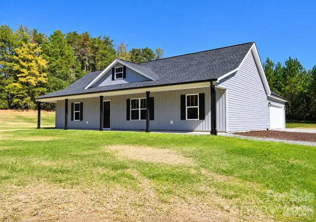 Photo 2 of Single family home for sale at 3052 Henry Knob Rd, Clover, SC 29710 | MLS# 4435893 | Listing updated on 2026-10-24