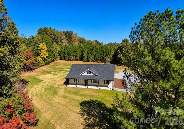 Photo 3 of Single family home for sale at 3052 Henry Knob Rd, Clover, SC 29710 | MLS# 4435893 | Listing updated on 2026-10-24