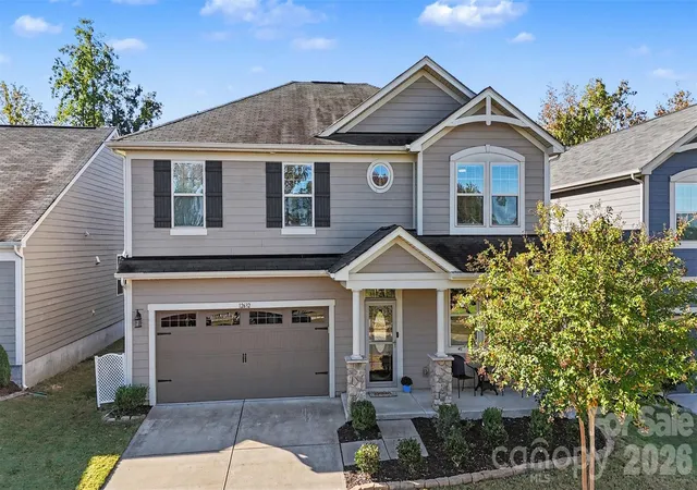Photo 2 of Single family home for sale at 12632 Heath Grv Dr, Huntersville, NC 28078 | MLS# 4435897 | Listing updated on 2026-10-25