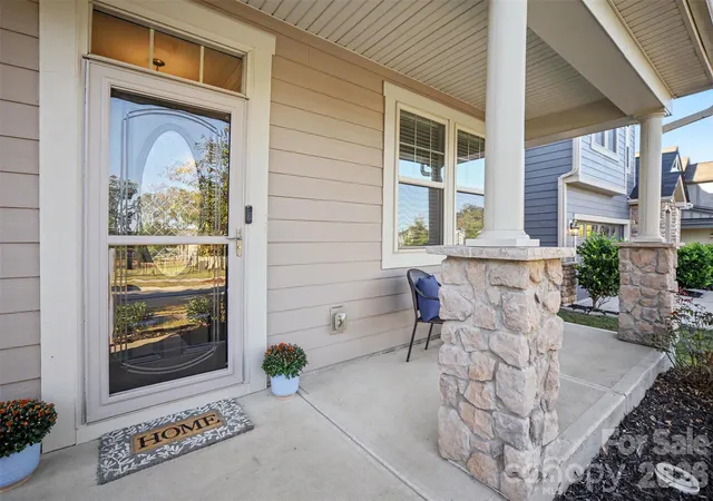 Photo 3 of Single family home for sale at 12632 Heath Grv Dr, Huntersville, NC 28078 | MLS# 4435897 | Listing updated on 2026-10-25