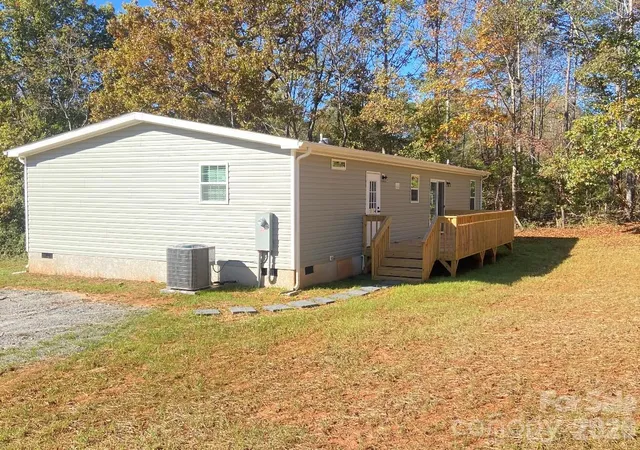 Photo 1 of Single family home for sale at 1714 Old Amherst Cir, Morganton, NC 28655 | MLS# 4435906 | Listing updated on 2026-10-28