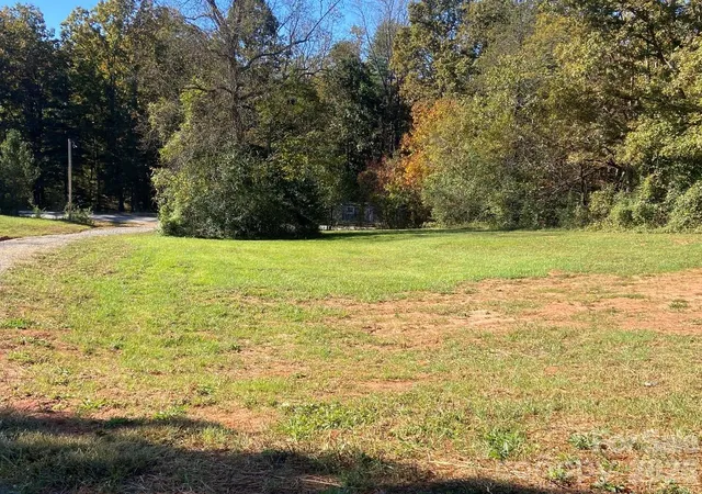 Photo 2 of Single family home for sale at 1714 Old Amherst Cir, Morganton, NC 28655 | MLS# 4435906 | Listing updated on 2026-10-28