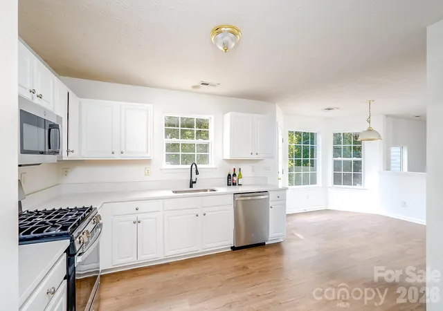 Photo 3 of Single family home for sale at 5124 Eagle Crk Dr, Charlotte, NC 28269 | MLS# 4435931 | Listing updated on 2026-10-25