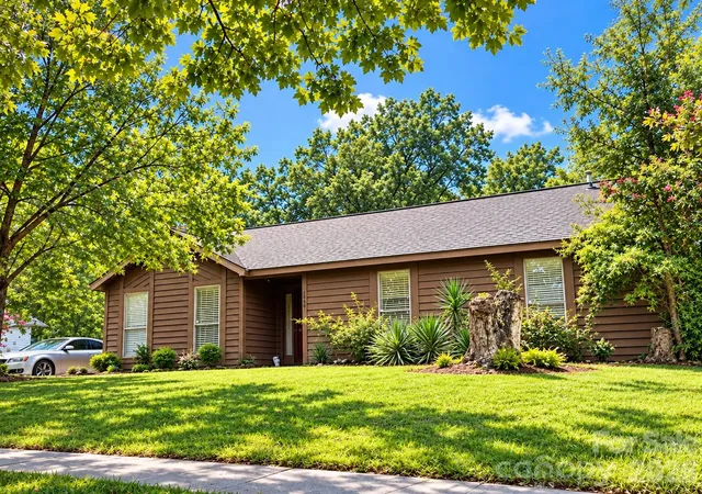 Photo 1 of Single family home for sale at 3640 Cobbleridge Dr, Charlotte, NC 28215 | MLS# 4435933 | Listing updated on 2026-10-30