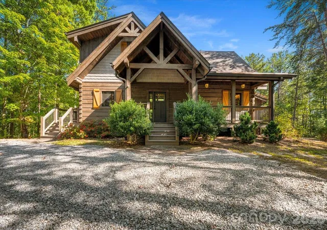 Photo 3 of Single family home for sale at 1016 Horizon Trl, Nebo, NC 28761 | MLS# 4435934 | Listing updated on 2026-10-28