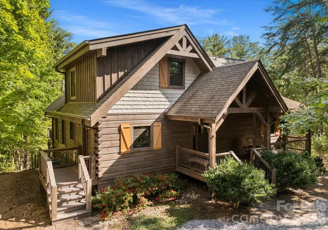 Photo 3 of Single family home for sale at 1016 Horizon Trl, Nebo, NC 28761 | MLS# 4435934 | Listing updated on 2026-10-28