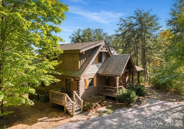 Photo 4 of Single family home for sale at 1016 Horizon Trl, Nebo, NC 28761 | MLS# 4435934 | Listing updated on 2026-10-28