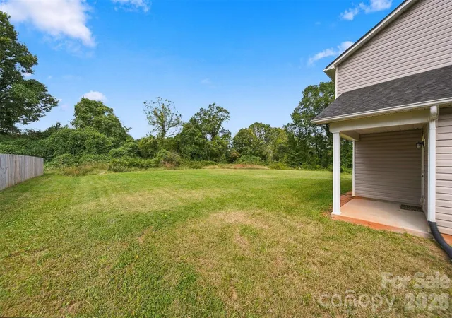 Photo 2 of Single family home for sale at 929 Grace St, Kings Mountain, NC 28086 | MLS# 4435960 | Listing updated on 2026-10-29