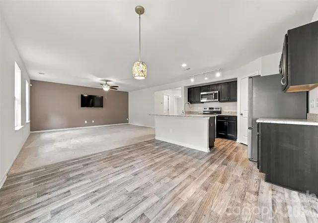 Photo 3 of Single family home for sale at 929 Grace St, Kings Mountain, NC 28086 | MLS# 4435960 | Listing updated on 2026-10-29