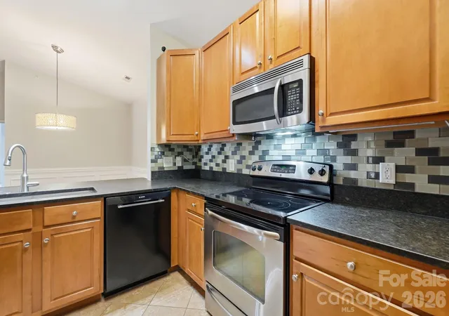 Photo 4 of Condo for sale at 16752 Amberside Rd, Cornelius, NC 28031 | MLS# 4435961 | Listing updated on 2026-10-28