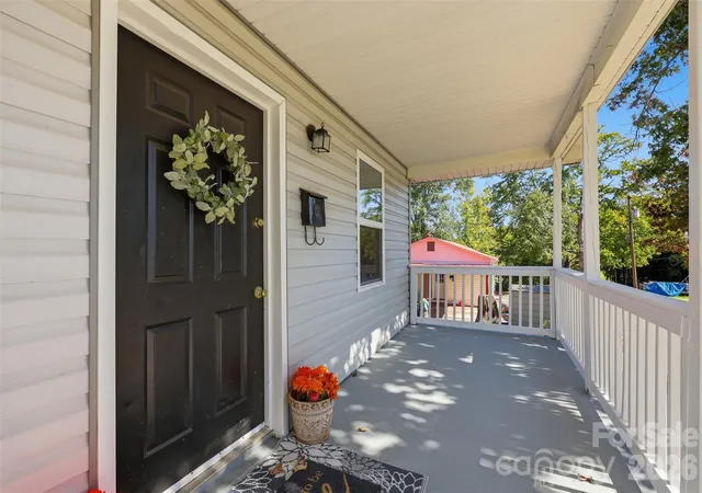 Photo 4 of Single family home for sale at 2996 1st Avenue NW, Hickory, NC 28601 | MLS# 4435995 | Listing updated on 2026-10-24