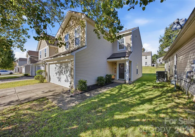 Photo 4 of Single family home for sale at 8335 Wallace Glen Dr, Charlotte, NC 28212 | MLS# 4435997 | Listing updated on 2026-10-28