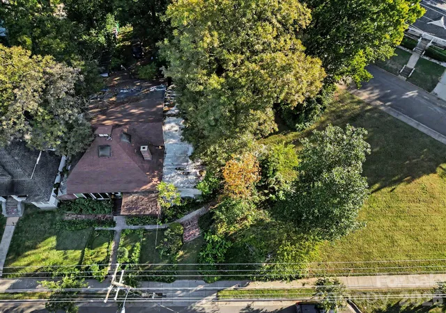 Photo 3 of Single family home for sale at 2014 Trade St, Charlotte, NC 28216 | MLS# 4436001 | Listing updated on 2026-10-25