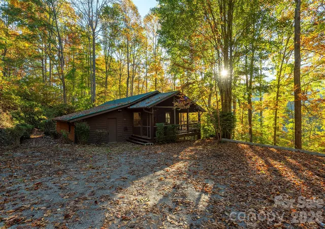 Photo 2 of Single family home for sale at 418 Sunshine Cvs Rd, Waynesville, NC 28785 | MLS# 4436002 | Listing updated on 2026-10-22