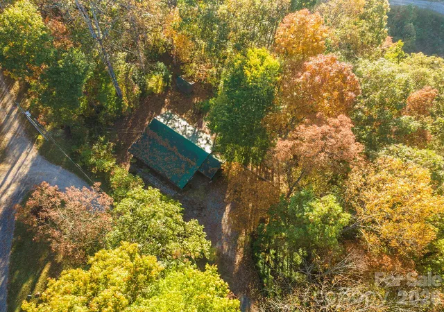 Photo 4 of Single family home for sale at 418 Sunshine Cvs Rd, Waynesville, NC 28785 | MLS# 4436002 | Listing updated on 2026-10-22