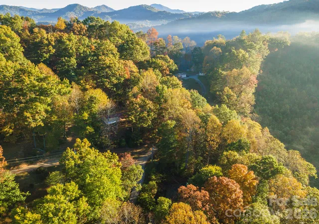 Photo 3 of Single family home for sale at 418 Sunshine Cvs Rd, Waynesville, NC 28785 | MLS# 4436002 | Listing updated on 2026-10-22