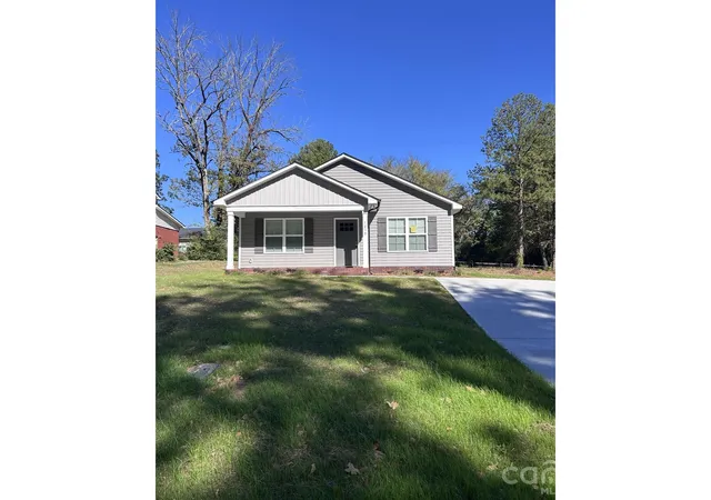 Single family home for sale at 1015 Alabama St, Kannapolis, NC 28083 | MLS# 4436033