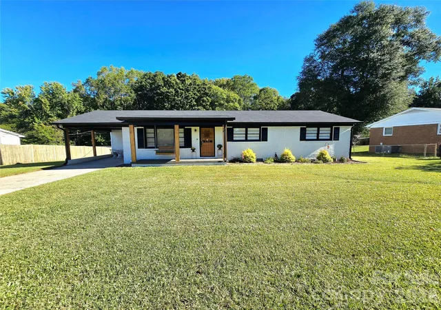 Photo 1 of Single family home for sale at 2610 Fairgreen Dr, Gastonia, NC 28056 | MLS# 4436065 | Listing updated on 2026-10-20