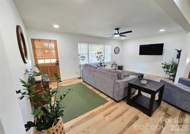 Photo 4 of Single family home for sale at 2610 Fairgreen Dr, Gastonia, NC 28056 | MLS# 4436065 | Listing updated on 2026-10-20