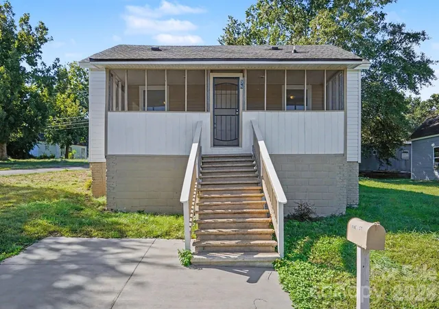 Single family home for sale at 38 Pine St, Great Falls, SC 29055 | MLS# 4436068