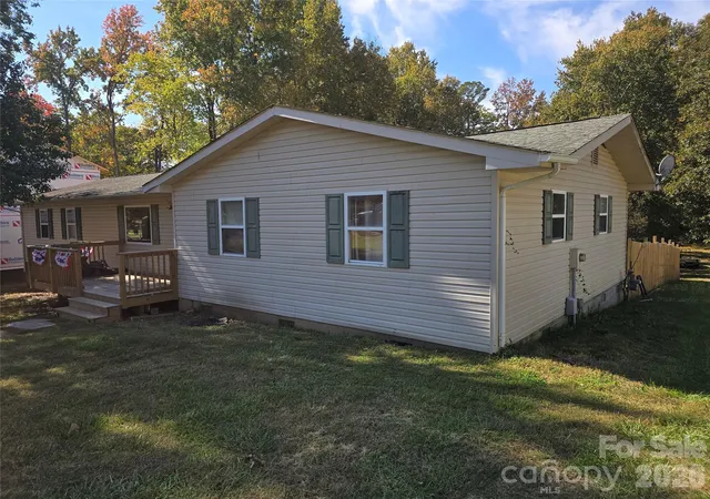 Photo 2 of Single family home for sale at 320 Turner St, Landis, NC 28088 | MLS# 4436070 | Listing updated on 2026-10-28