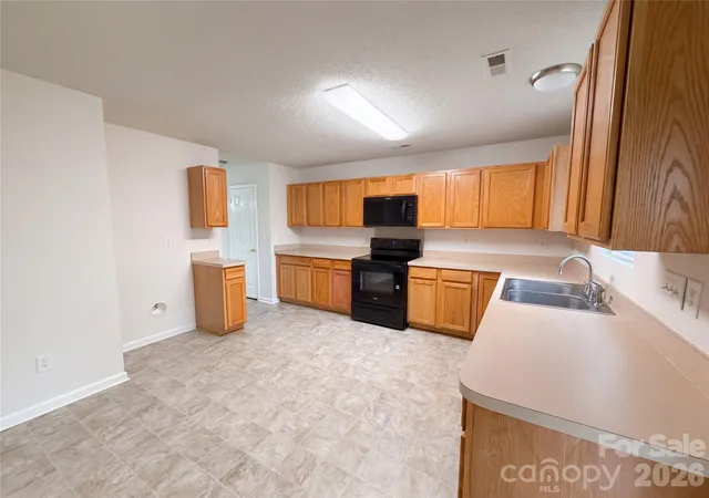 Photo 4 of Single family home for sale at 2334 Apple Glen Ln, Charlotte, NC 28269 | MLS# 4436071 | Listing updated on 2026-10-21