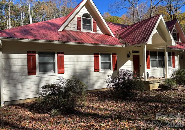 Photo 1 of Single family home for sale at 1661 Mckinney Mine Rd, Spruce Pine, NC 28777 | MLS# 4436084 | Listing updated on 2026-10-21