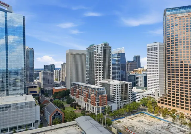 Listing Photo 4 - Condo for sale in building located at 435 S Tryon St, Charlotte, NC 28202 - Unit #901