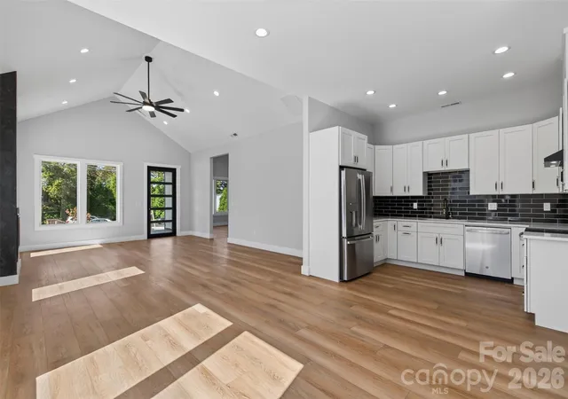 Photo 4 of Single family home for sale at 305 Chadwick Ave, Hendersonville, NC 28792 | MLS# 4436110 | Listing updated on 2026-10-26