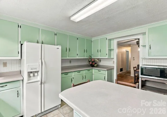 Photo 2 of Single family home for sale at 11 Whitt Rd, Weaverville, NC 28787 | MLS# 4436115 | Listing updated on 2026-10-30
