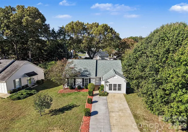 Photo 1 of Single family home for sale at 1507 Crestdale Rd, Rock Hill, SC 29732 | MLS# 4436116 | Listing updated on 2026-10-29