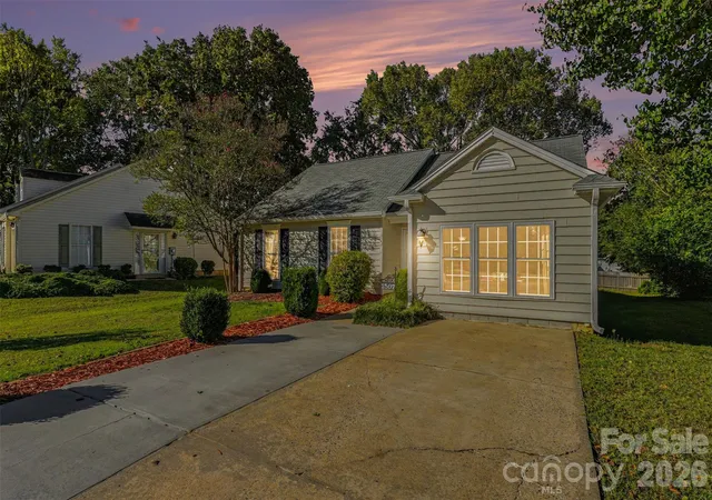 Photo 2 of Single family home for sale at 1507 Crestdale Rd, Rock Hill, SC 29732 | MLS# 4436116 | Listing updated on 2026-10-29