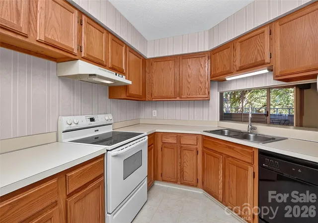 Photo 3 of Condo for sale at 2559 Stockbridge Dr #B, Charlotte, NC 28210 | MLS# 4436117 | Listing updated on 2026-10-28
